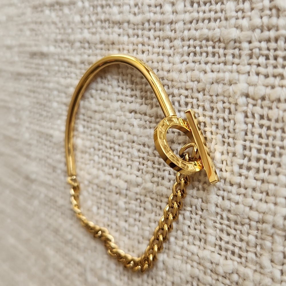 Gold plated toggle bracelet